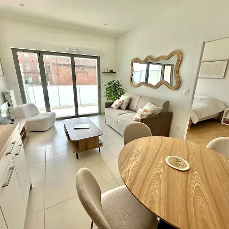 Capucine - Bel Boheme A Deux Pas De La De